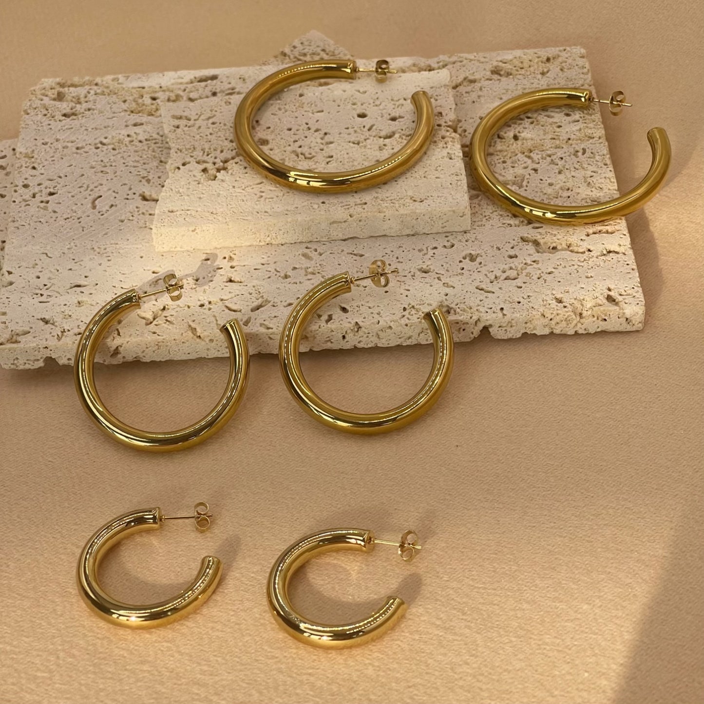 Villioro Classic Gold Hoop Earrings