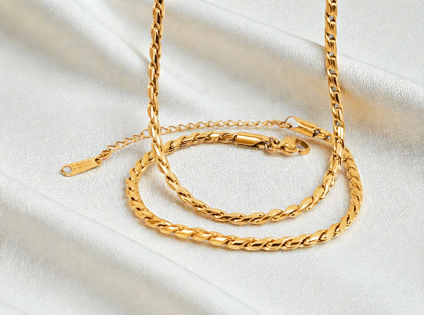 Elegant Gold Necklace & Bracelet Collection