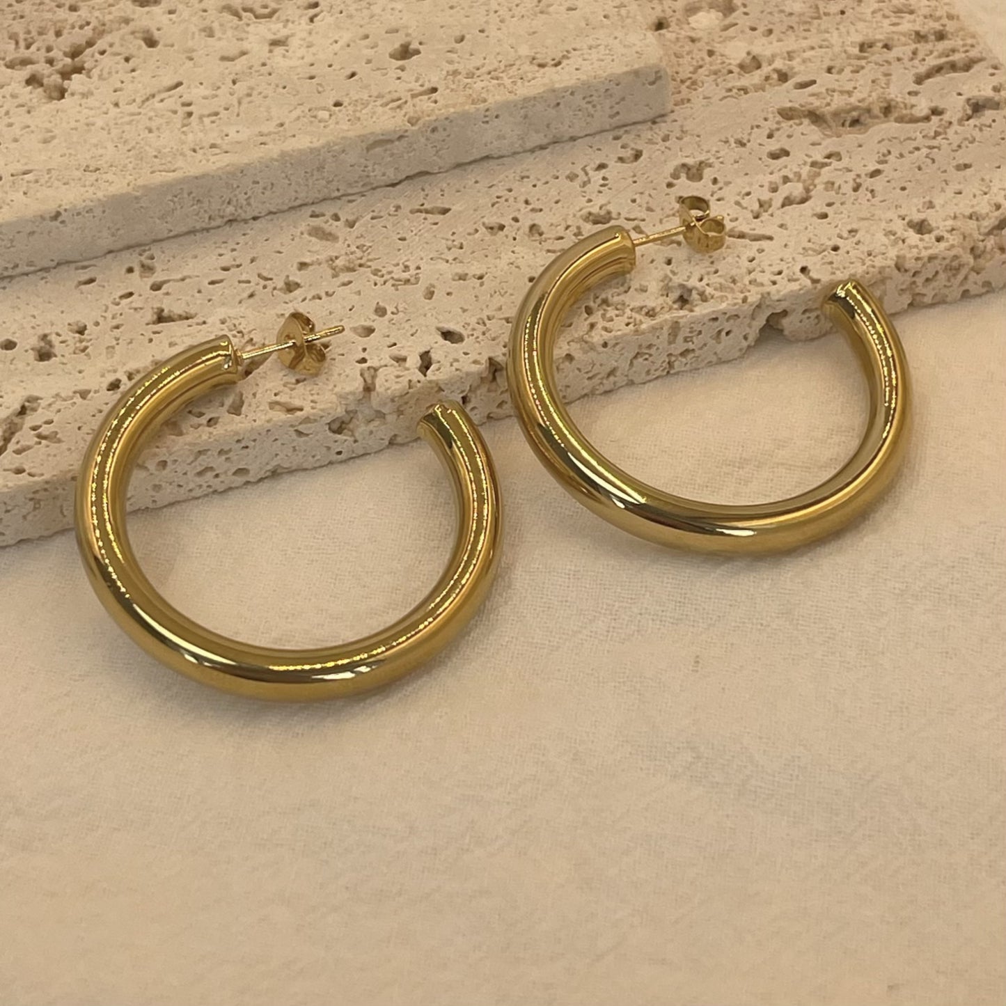 Villioro Classic Gold Hoop Earrings
